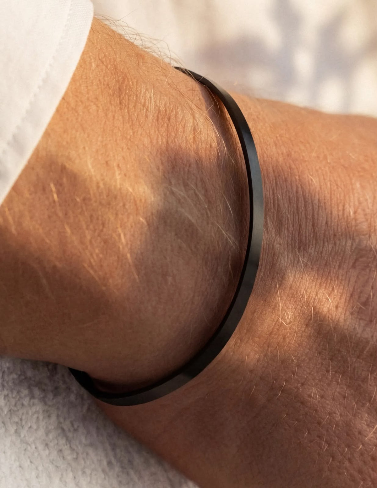 Minimal One-Size Cuff — Black