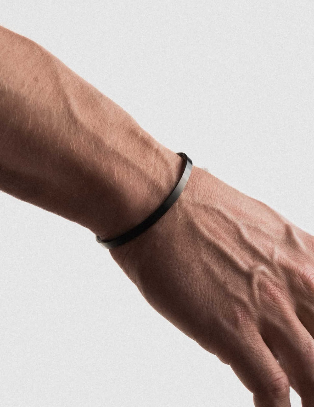 Minimal One-Size Cuff — Black