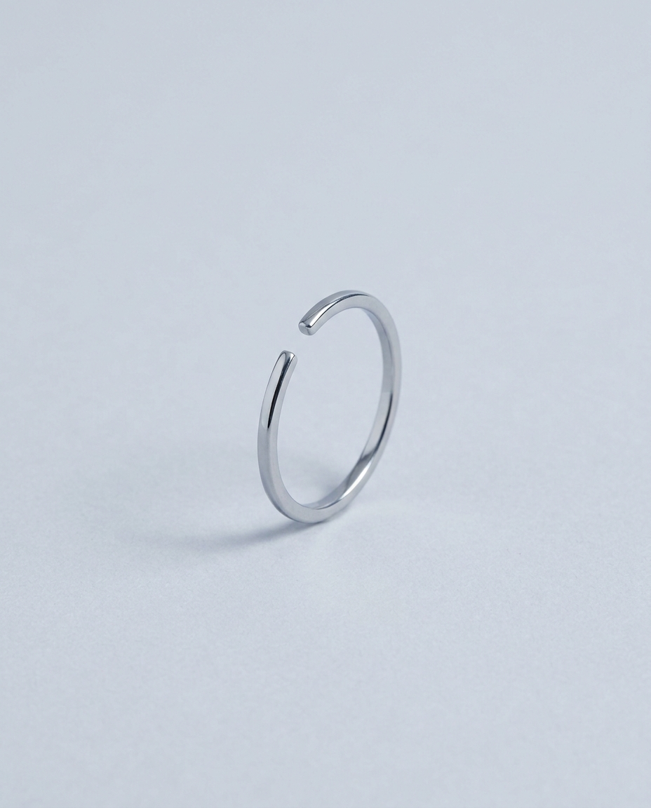 One-Size Ring in polished silver