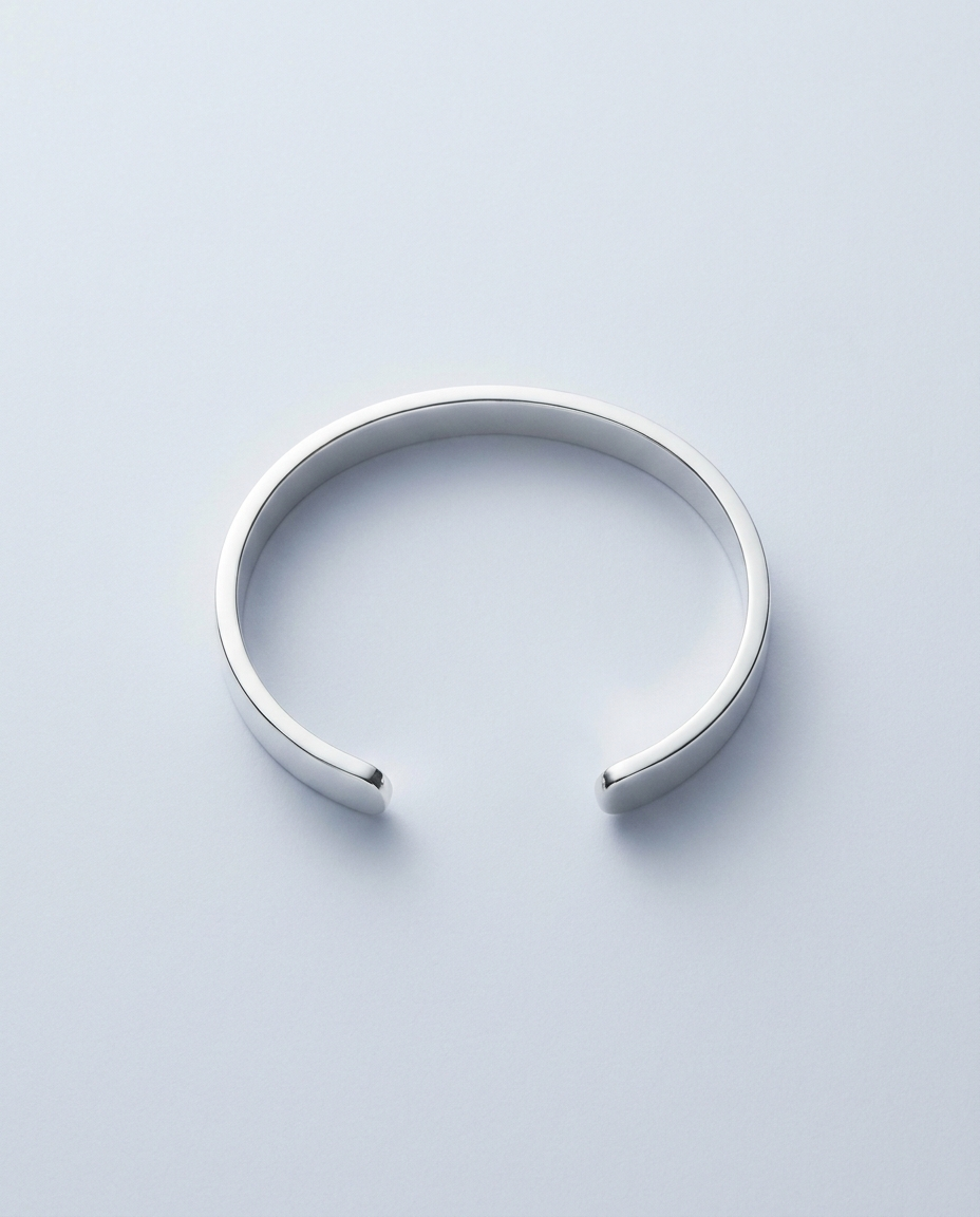 One-Size Cuff in polished silver